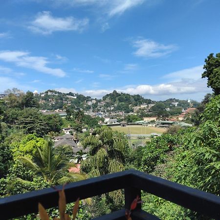 Kelum Homestay Kandy Bagian luar foto