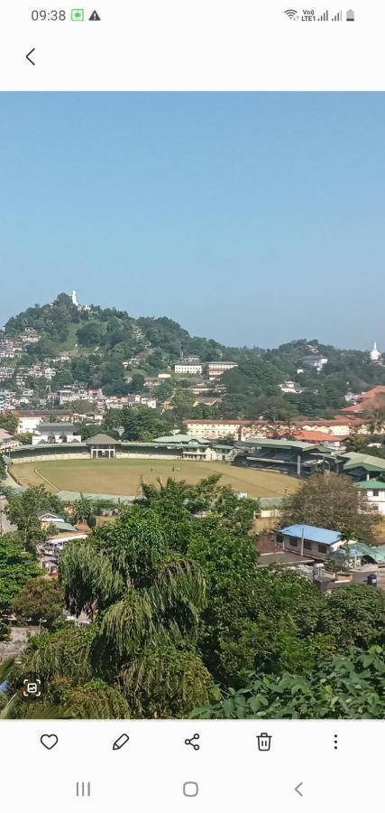 Kelum Homestay Kandy Bagian luar foto