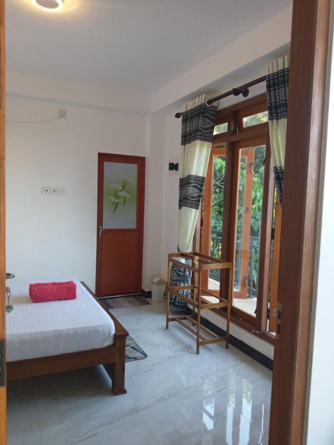 Kelum Homestay Kandy Bagian luar foto