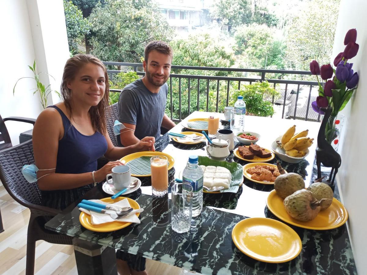 Kelum Homestay Kandy Bagian luar foto
