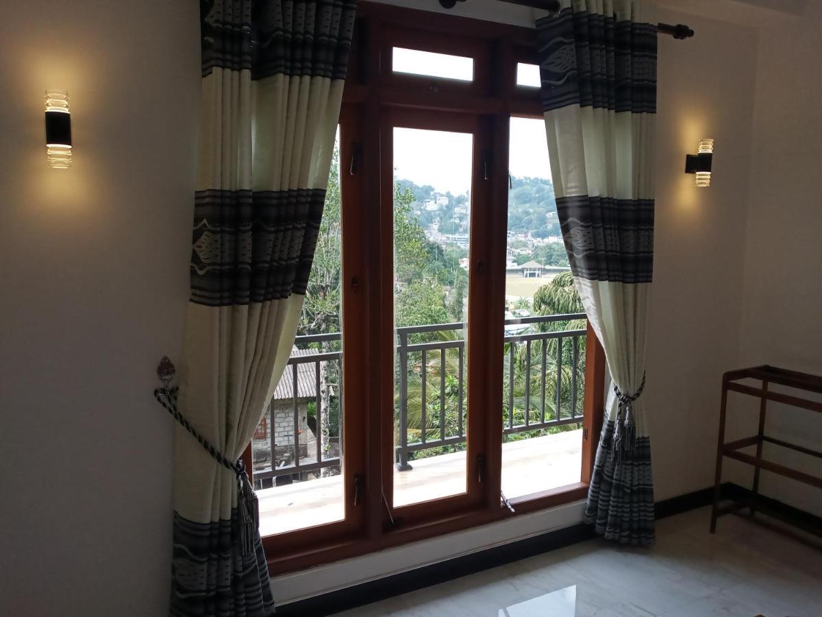 Kelum Homestay Kandy Bagian luar foto