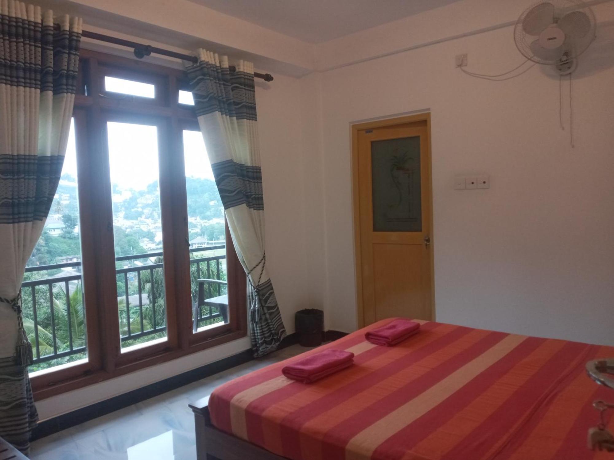 Kelum Homestay Kandy Bagian luar foto