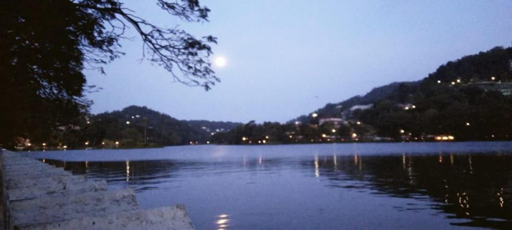 Kelum Homestay Kandy Bagian luar foto