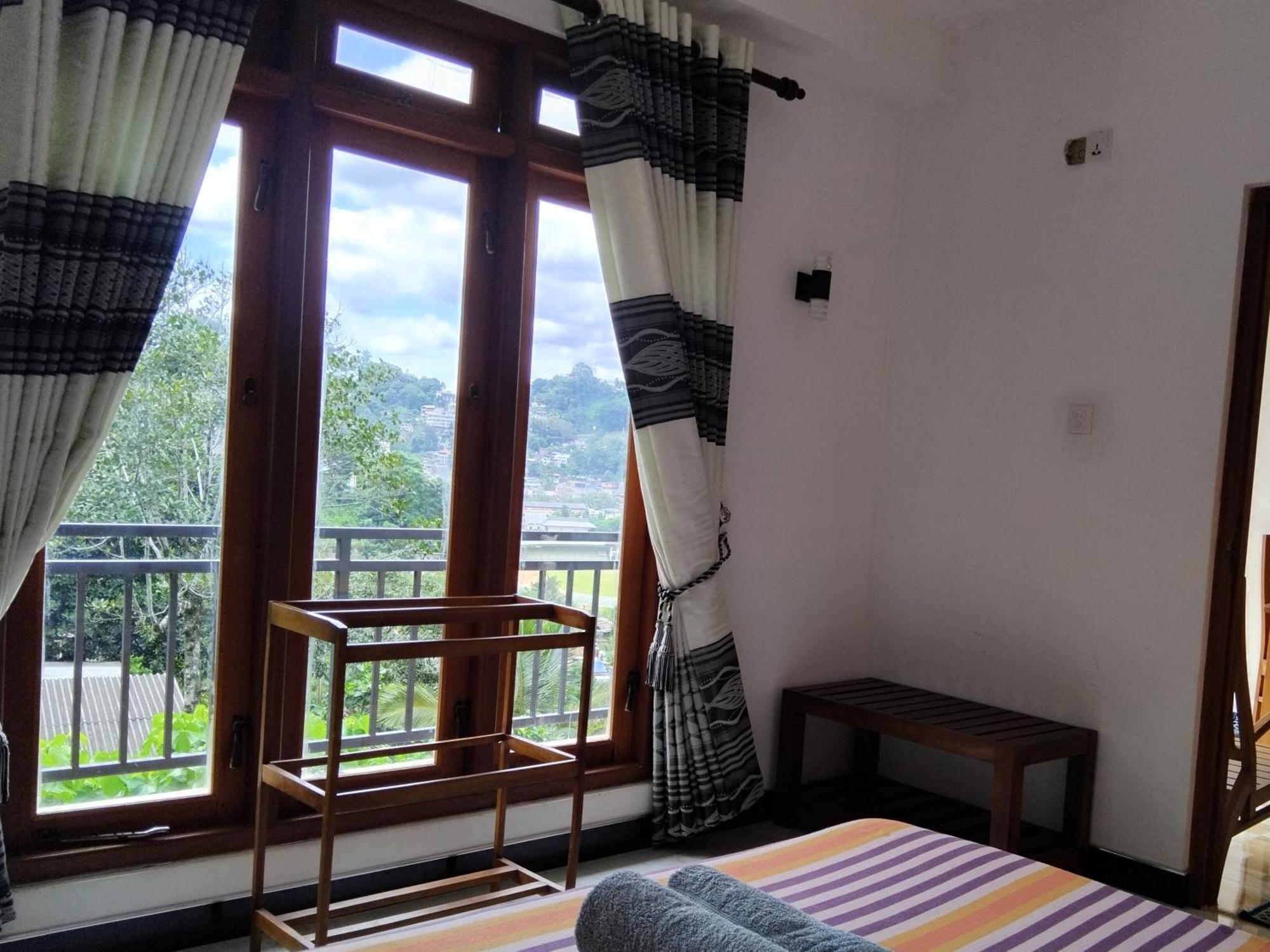Kelum Homestay Kandy Bagian luar foto