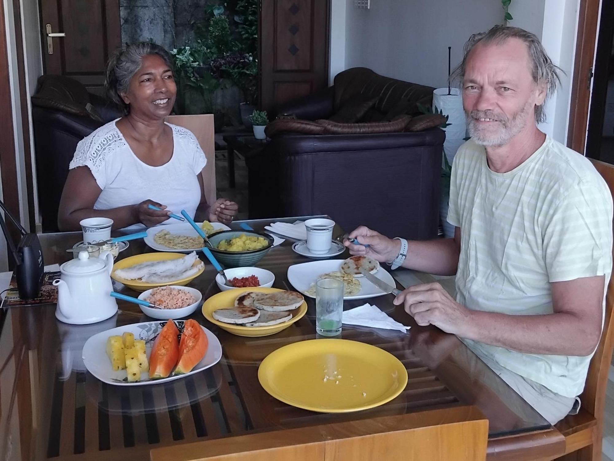 Kelum Homestay Kandy Bagian luar foto
