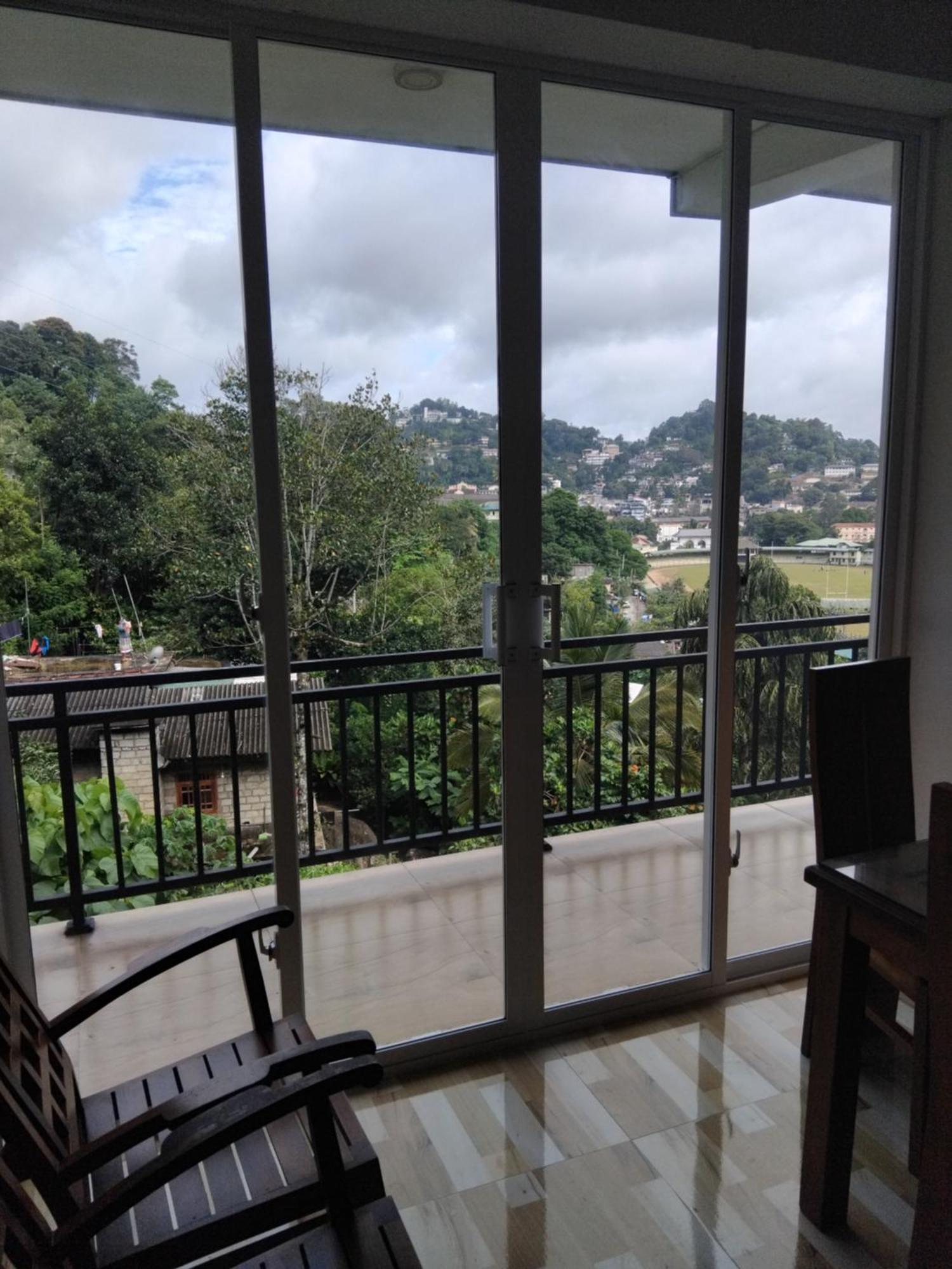 Kelum Homestay Kandy Bagian luar foto