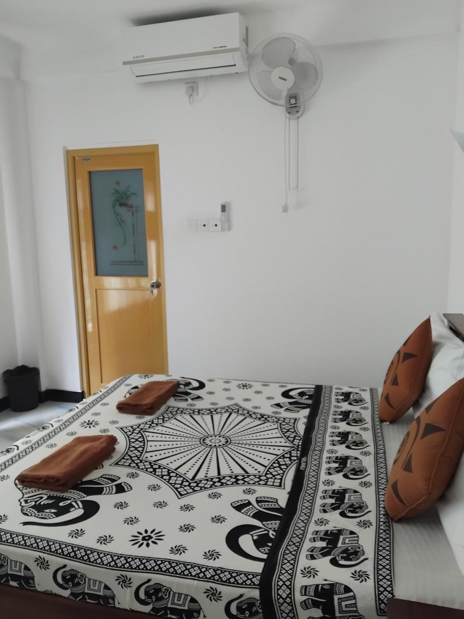 Kelum Homestay Kandy Bagian luar foto