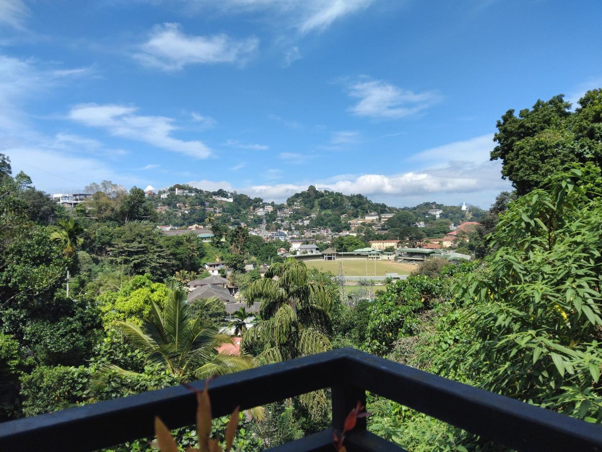 Kelum Homestay Kandy Bagian luar foto