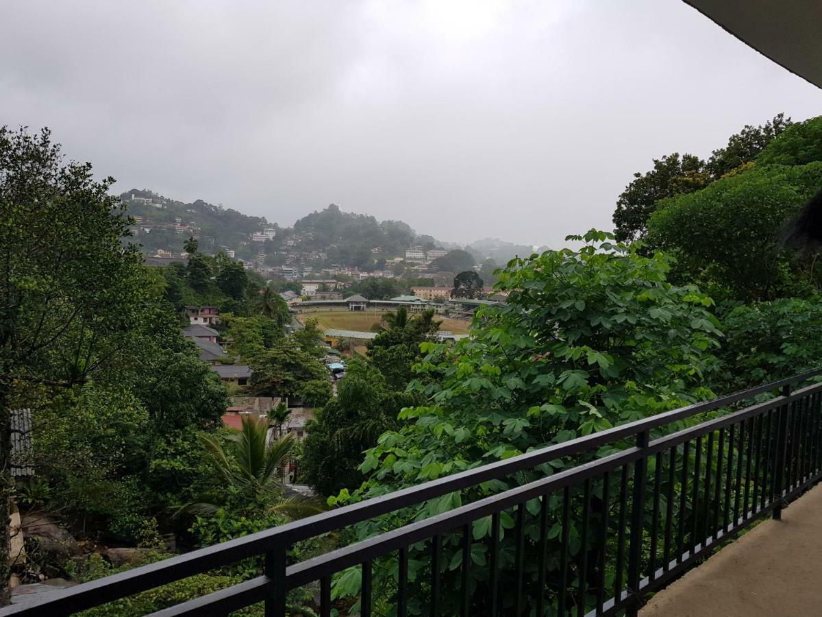 Kelum Homestay Kandy Bagian luar foto