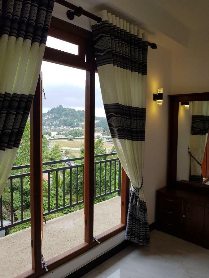 Kelum Homestay Kandy Bagian luar foto