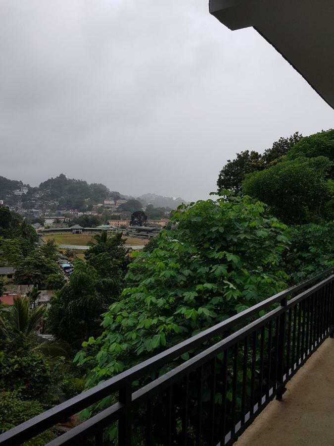 Kelum Homestay Kandy Bagian luar foto