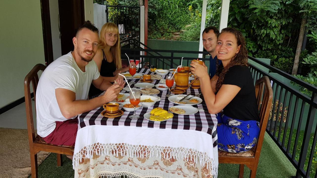 Kelum Homestay Kandy Bagian luar foto